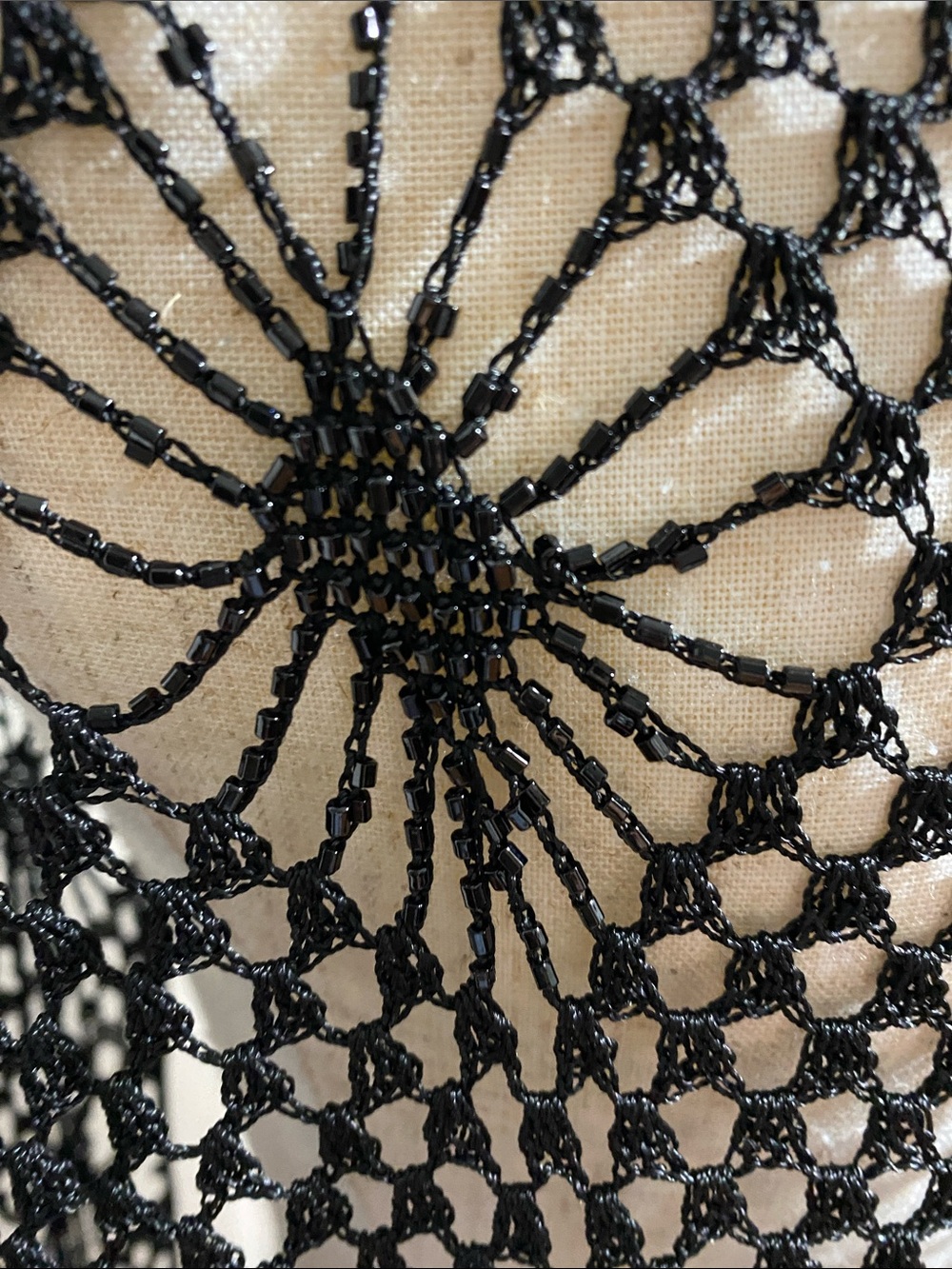 Gorgeous vintage shawl. Made of beads, and crochet.. Beautiful print. - Picture 2 of 5